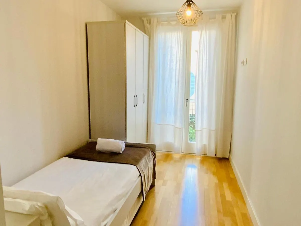 Apartaments Santa Clara - Baltack Homes Girona 0*,  Španělsko